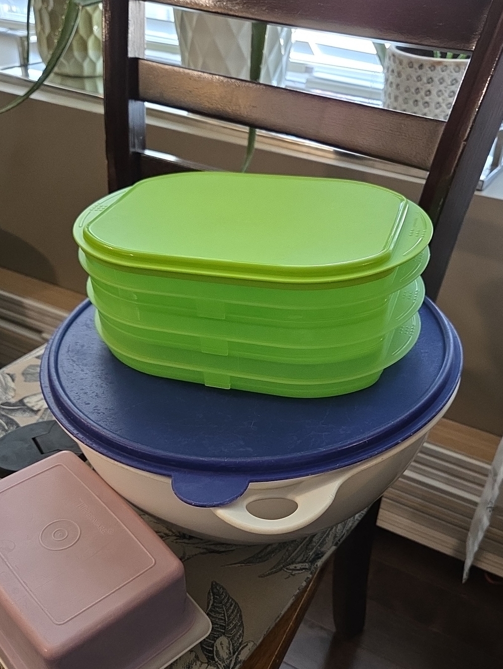 Tupperware Lot - Picture 2 of 5